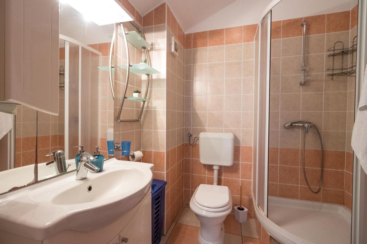 Apartman Nena Turanj Εξωτερικό φωτογραφία