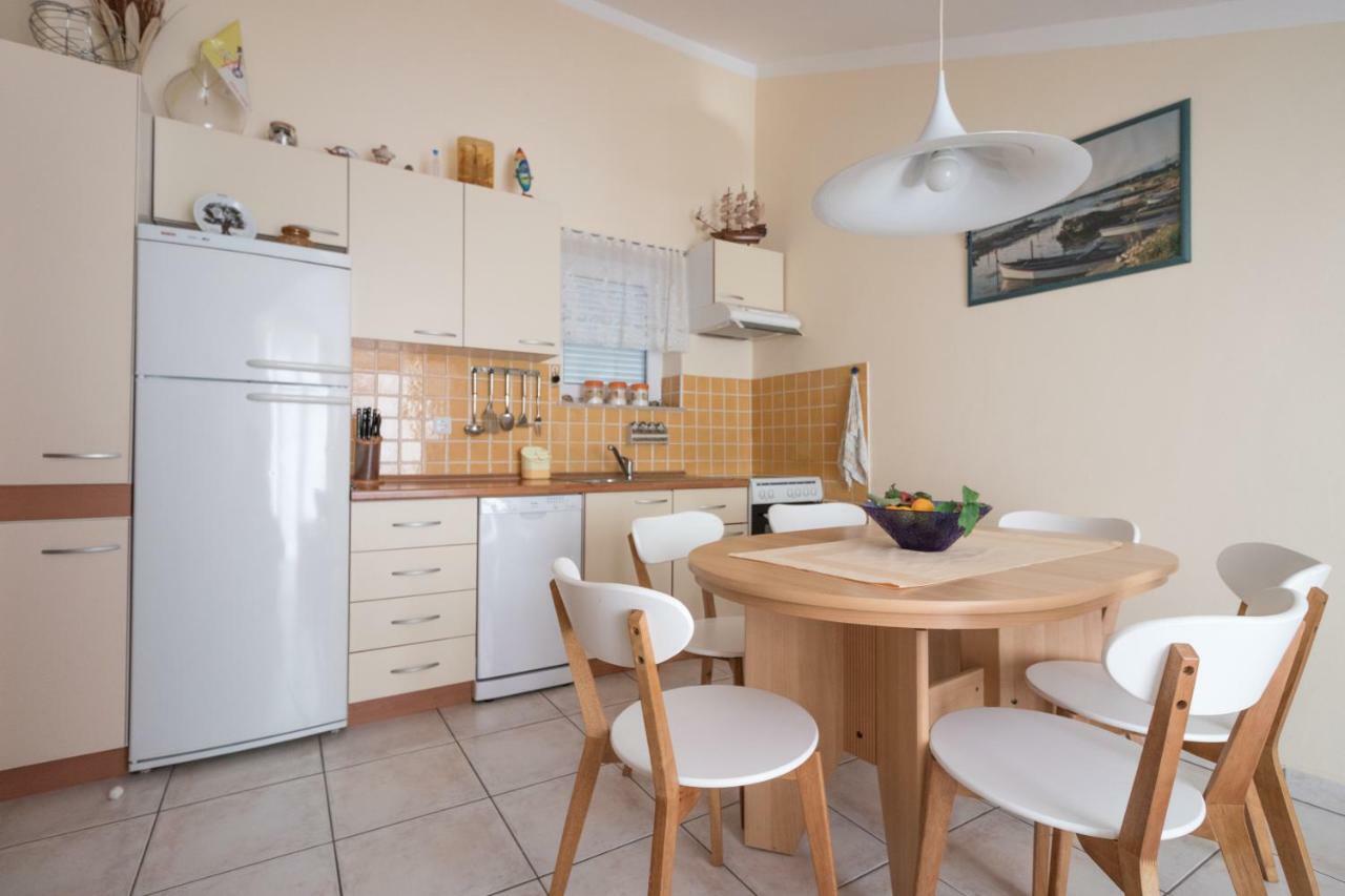 Apartman Nena Turanj Εξωτερικό φωτογραφία