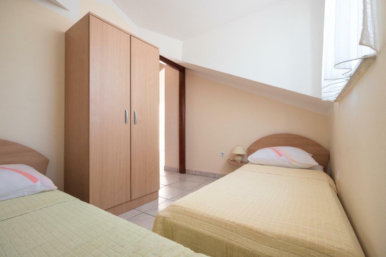 Apartman Nena Turanj Εξωτερικό φωτογραφία